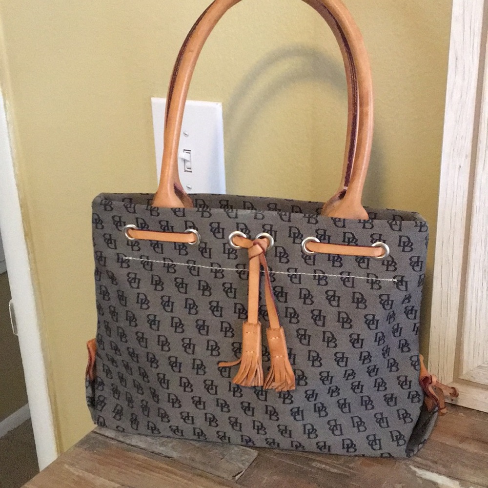 Dooney & Bourke Bag Like New